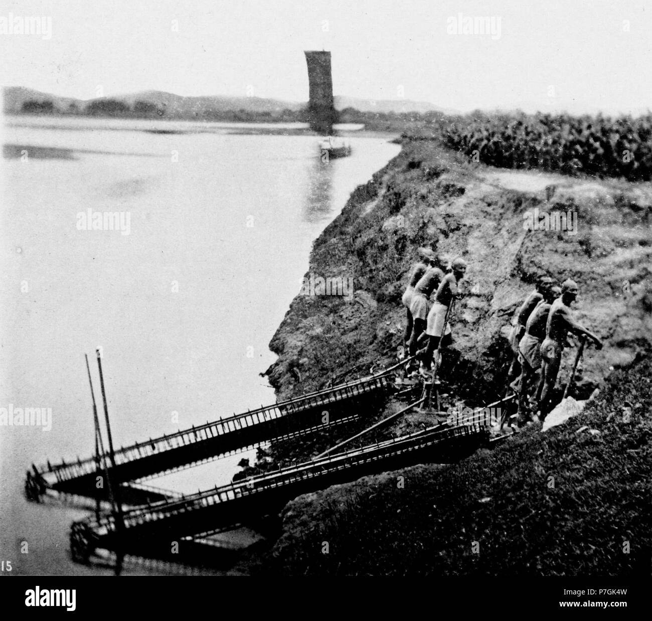 Anglais : photographie de John Thomson. Voir détail sur le lien ci-dessous. Avant 1898 242 rive gauche de la rivière Han au-dessus de Swatow Banque D'Images
