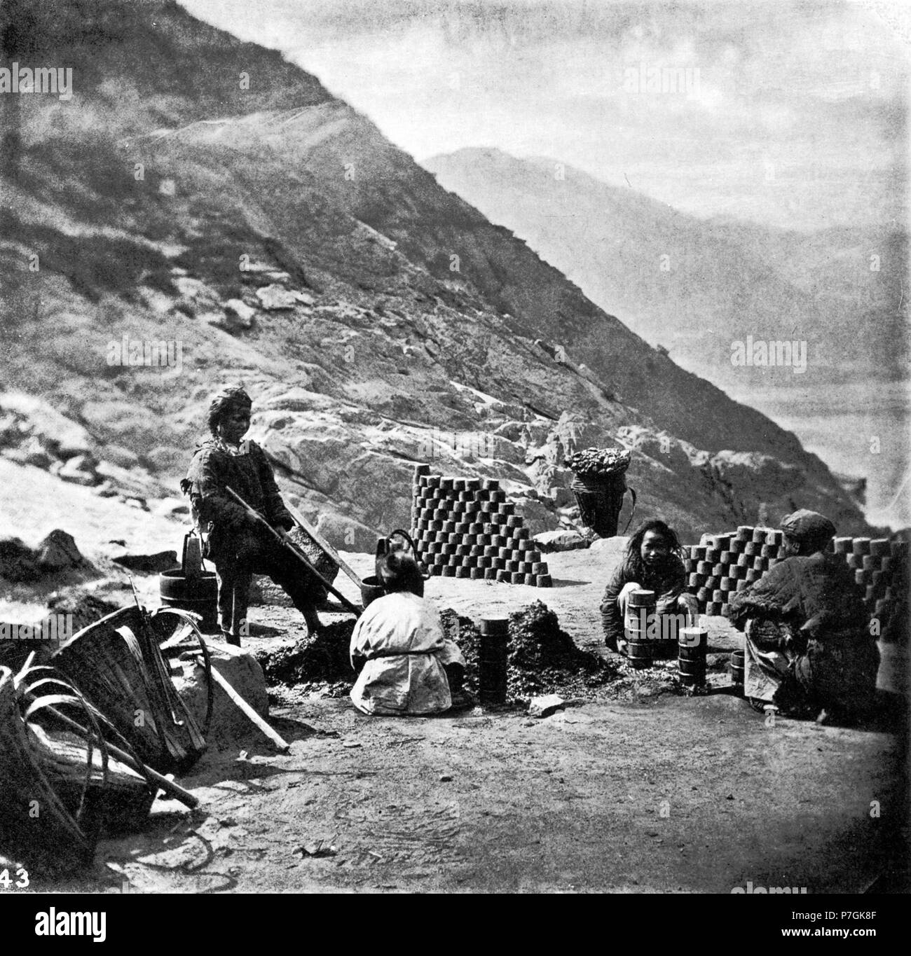 Anglais : photographie de John Thomson. Voir détail sur le lien ci-dessous. Avant 1898 257 CARBURANT FAISANT Banque D'Images