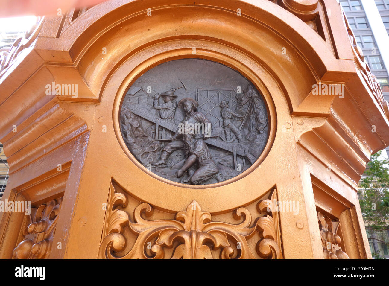 Anglais : Lotta's Fountain - San Francisco, Californie, USA. Ce travail a été consacrée le 9 septembre 1875. Il est maintenant dans le parce que l'artiste est mort il y a plus de 70 ans. 28 juin 2014, 12:55:04 249 Fontaine d'Lotta détail - San Francisco, CA - DSC03508 Banque D'Images
