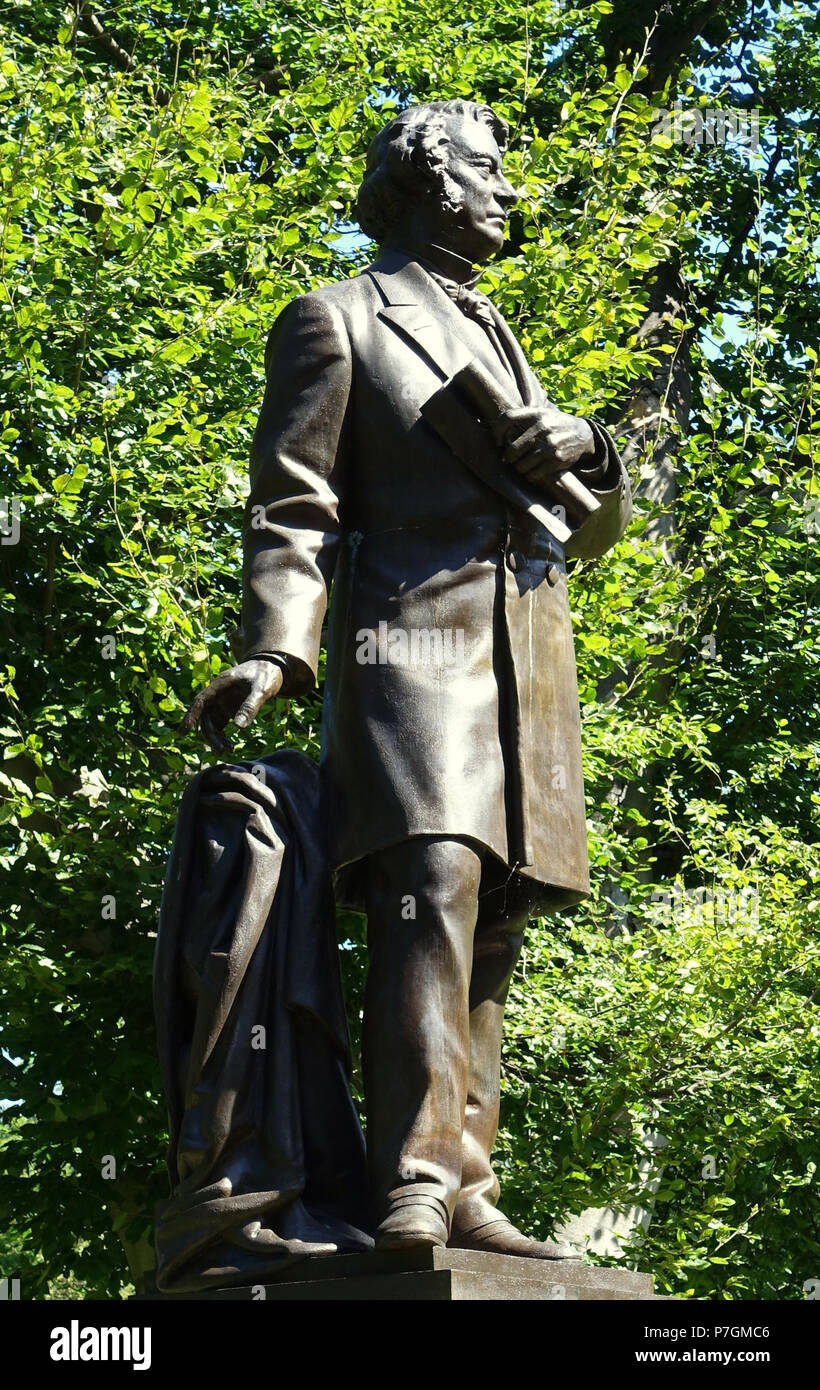 Anglais : Charles Sumner statue par Thomas Ball, dans le Jardin Public de Boston, Boston, Massachusetts, USA. Cette oeuvre est dans la parce que le sculpteur est mort il y a plus de 70 ans. 30 août 2014, 11:02:22 89 Charles Sumner statue dans le Jardin Public de Boston - DSC08117 Banque D'Images