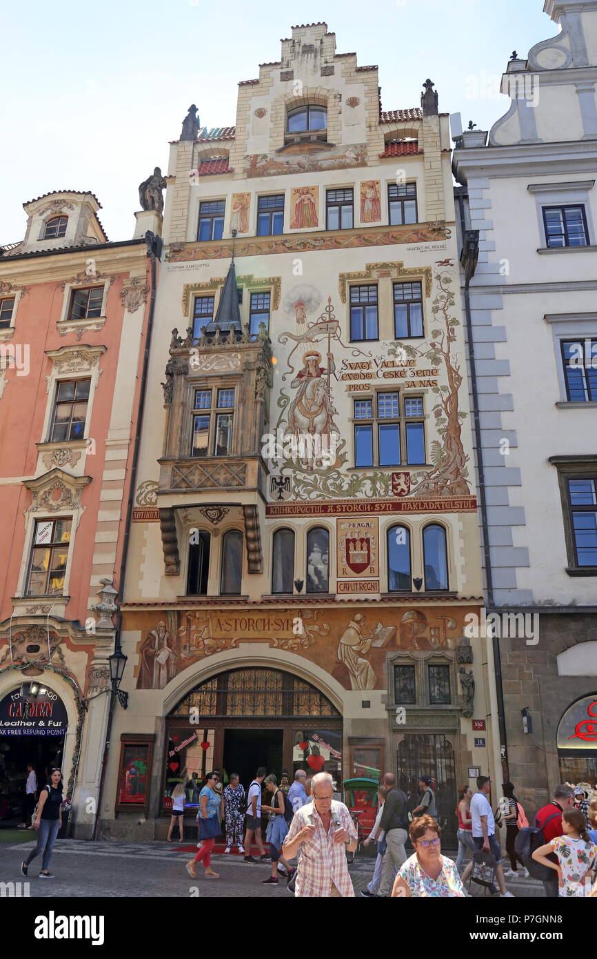 Maison Štorch, avec la peinture de Saint-venceslas par Mikoláš Aleš, Place de la vieille ville (Staré Město), du sud (vieille ville), Prague, Tchéquie (République tchèque), de l'Europe Banque D'Images