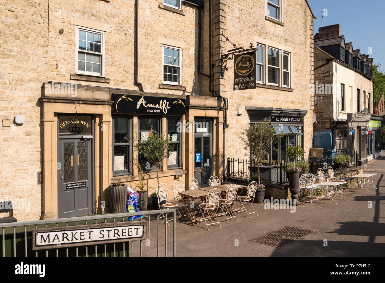 Vue sur Market Street à Nailsworth, Gloucestershire, Royaume-Uni Banque D'Images