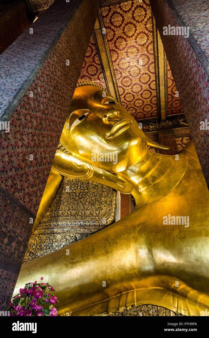 Bouddha couché, Wat Pho, Phranorn Viharn, Bangkok Banque D'Images