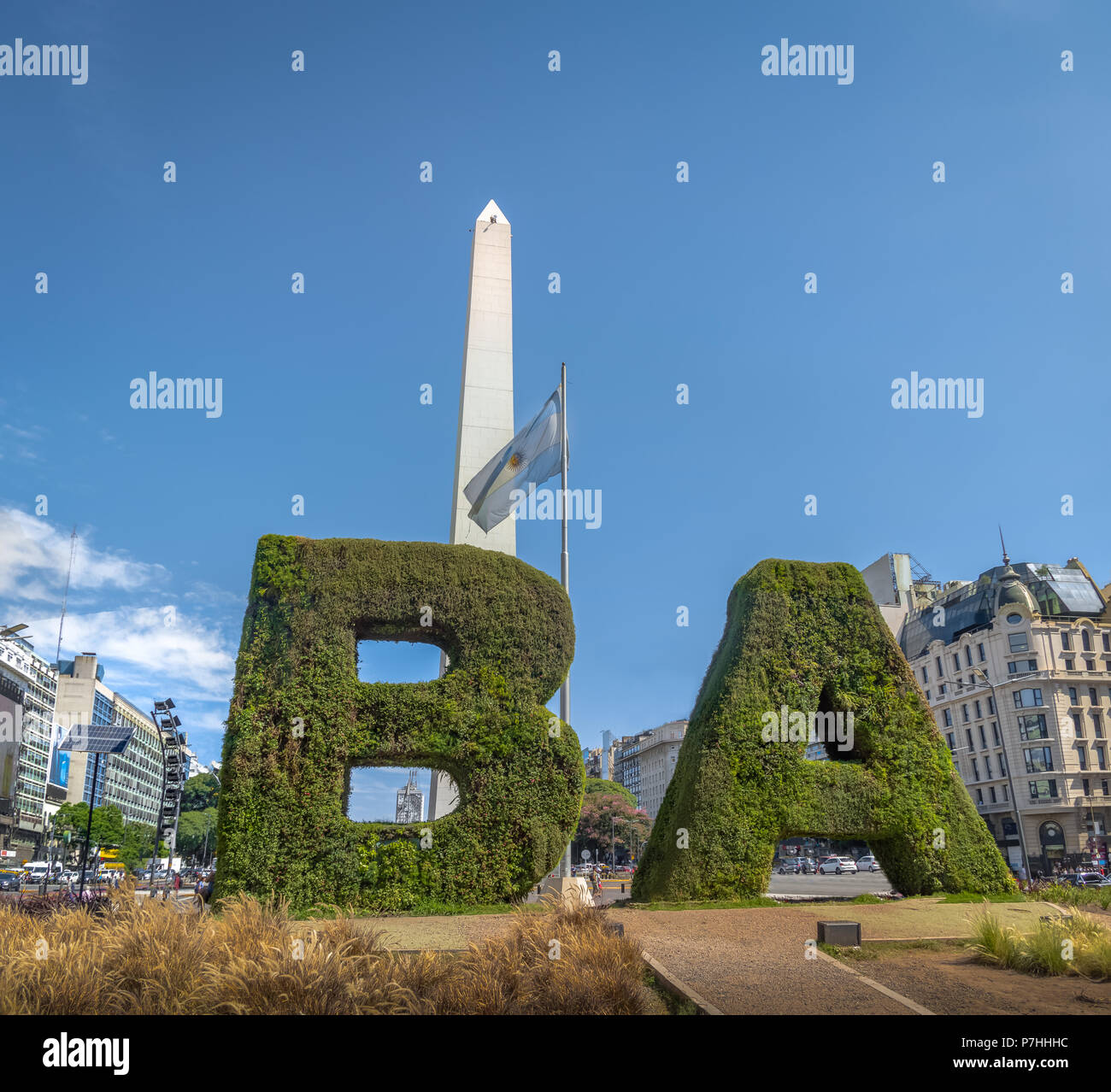 Obélisque de Buenos Aires et signe à Plaza de la Republica - Buenos Aires, Argentine Banque D'Images