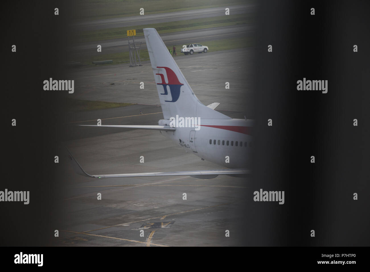 La Malaysian Airlines Boeing 737 taxis pour le terminal après l'atterrissage à l'Aéroport International de Kuala Lumpur. Banque D'Images