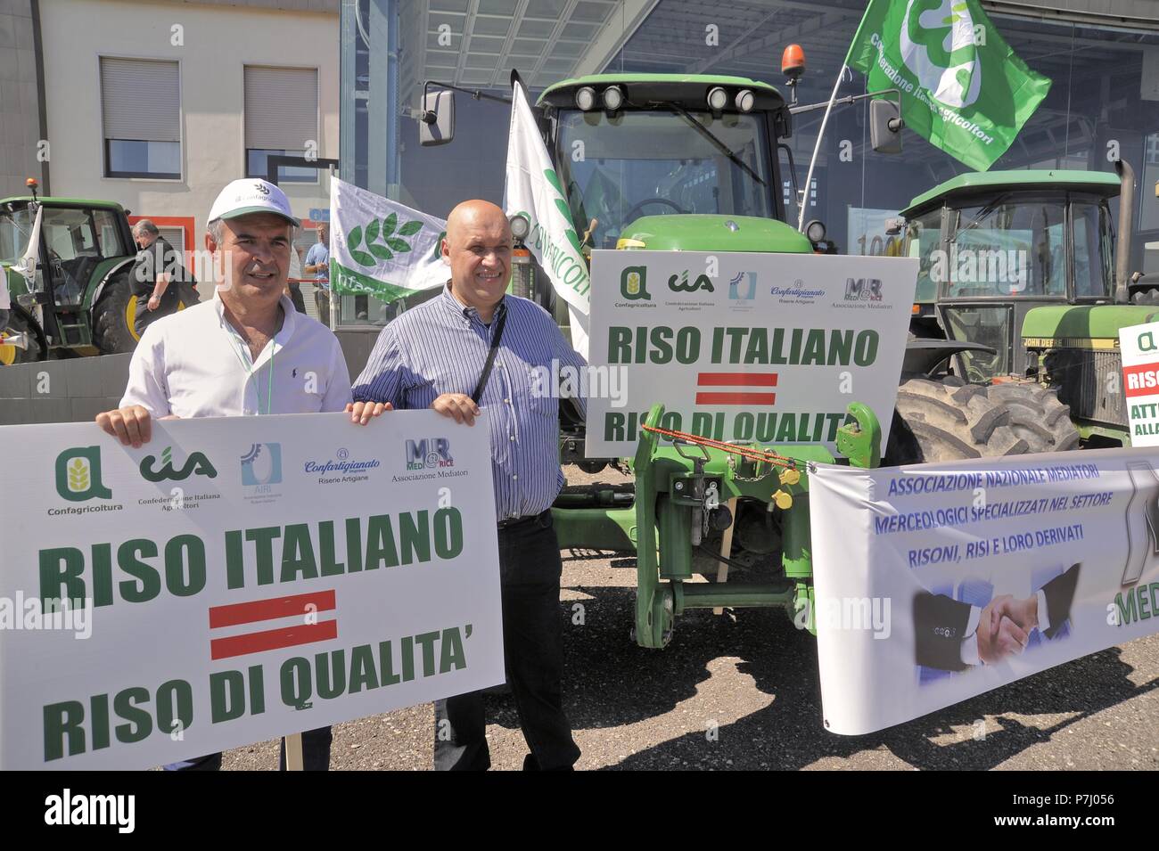 Buccinasco (Milan, Italie), les organisations de producteurs de riz et de l'ICA Confagricoltura (italien) La Confédération des agriculteurs en bloc dans l'échange de biens de Milan pour protester contre l'importation de riz en provenance de l'Extrême-Orient et à l'appui de la production nationale. Banque D'Images