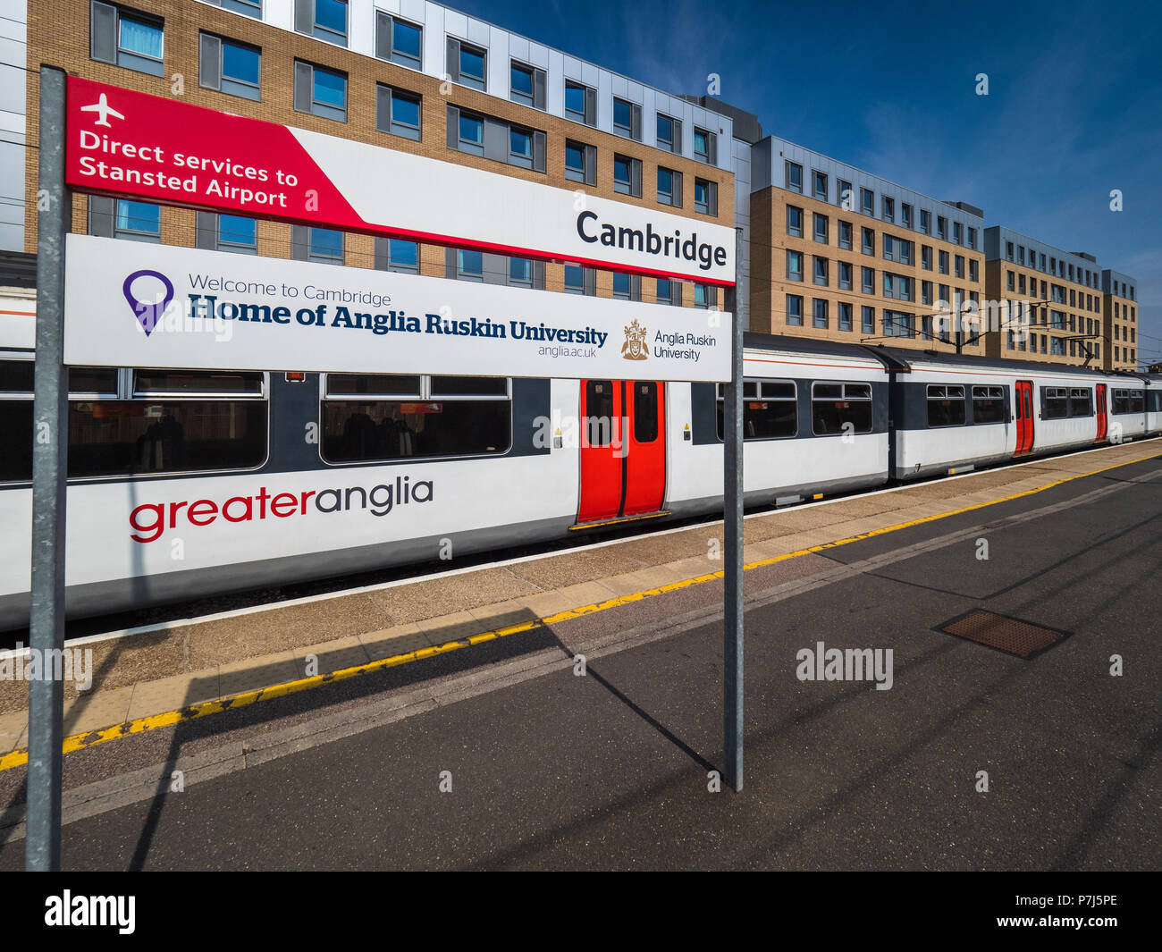 Une plus grande Anglia Train à Cambridge Station Raiway. Banque D'Images