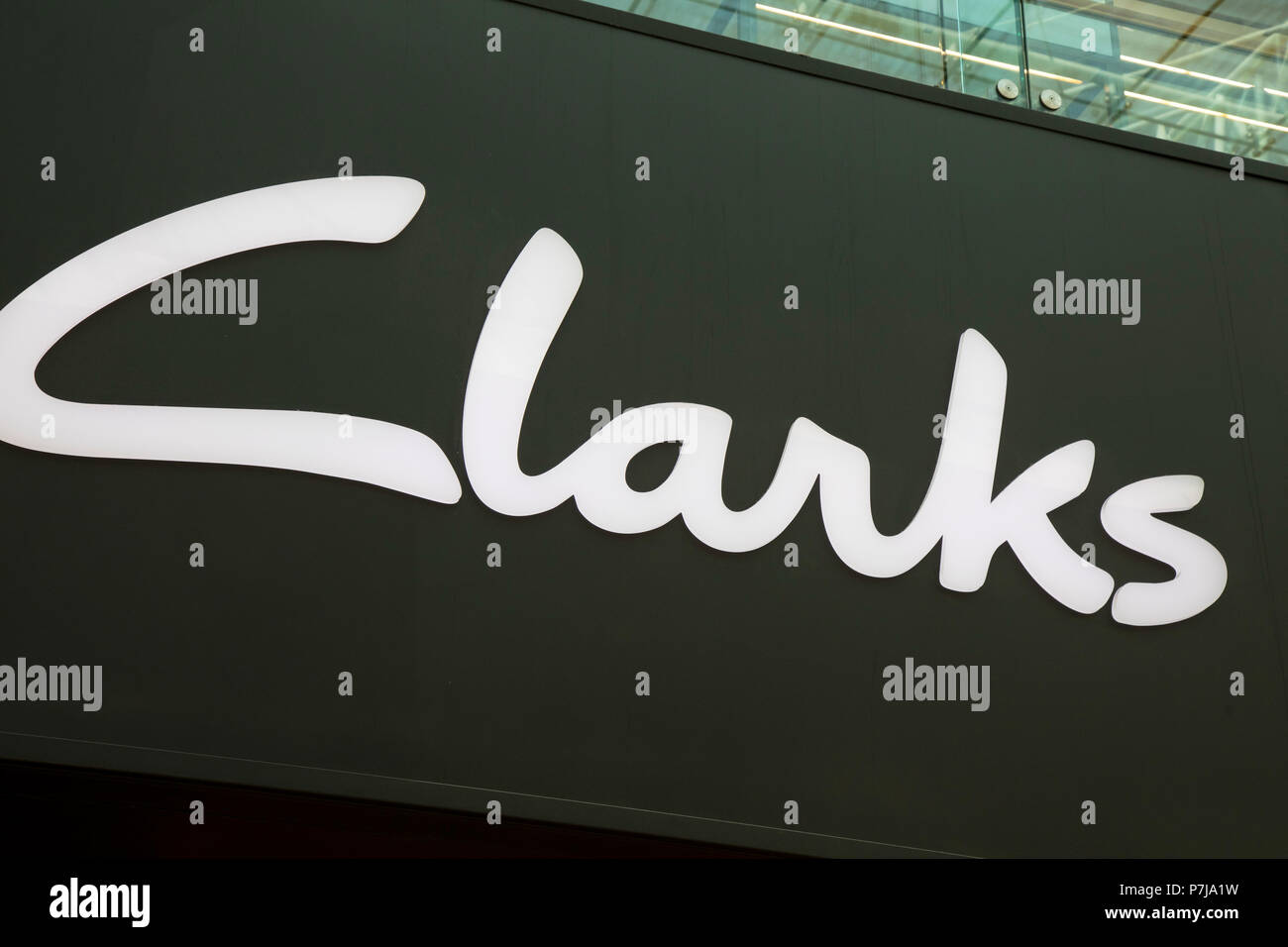 Clarks | Chaussures pour hommes et femmes. Achetez maintenant!