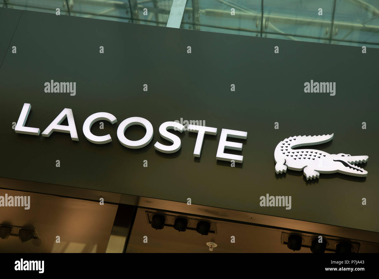 la marque lacoste