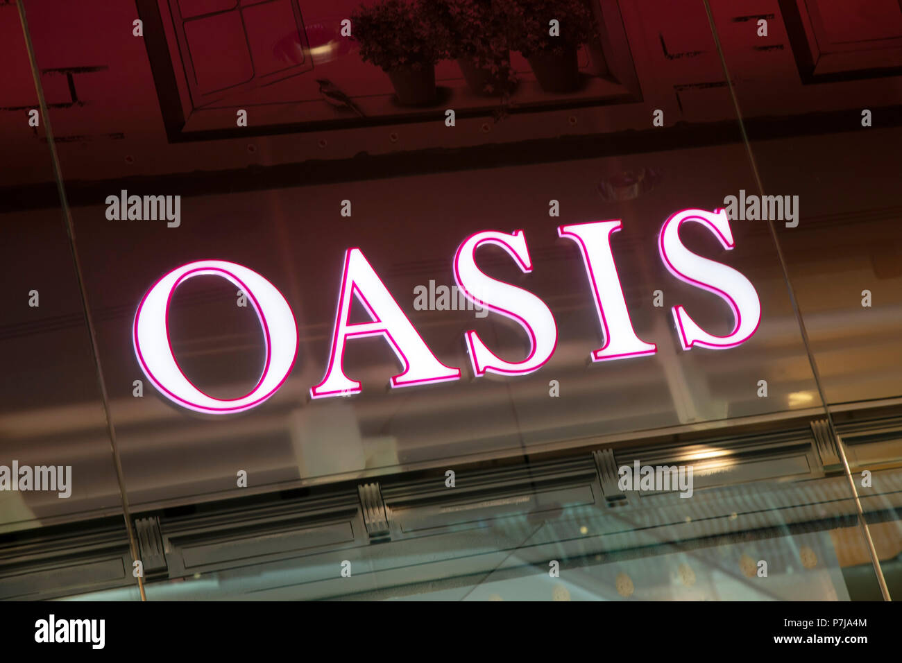 Inscrivez-vous pour la grande marque de vêtements de rue Oasis à  Birmingham, Royaume-Uni Photo Stock - Alamy