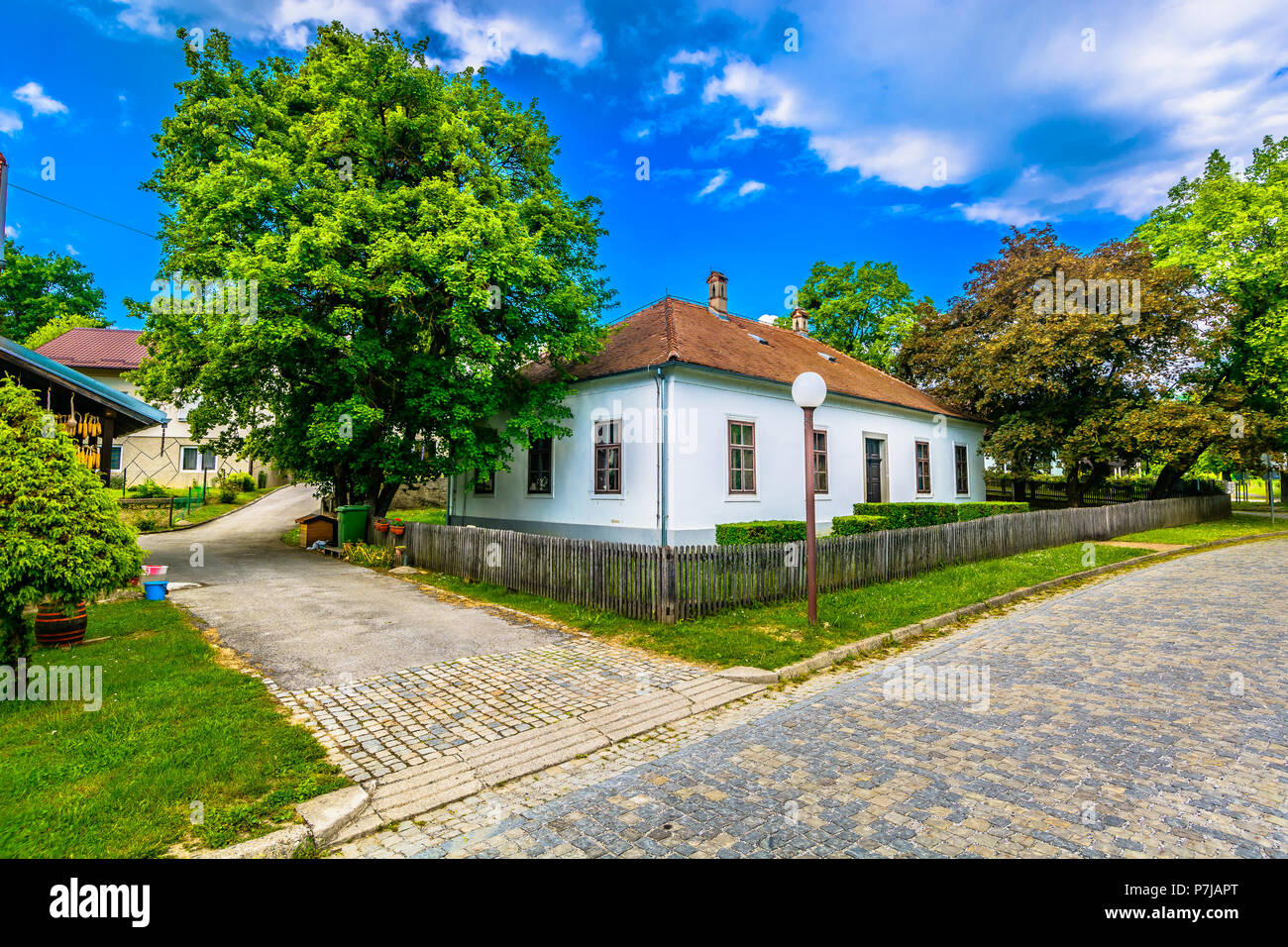 Vue panoramique sur la ville pittoresque dans le Nord de la Croatie, Kumrovec historical places européennes. Banque D'Images