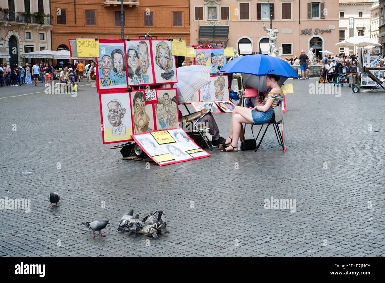 ROME, ITALIE - 29 juin 2018 : touriste à Piazza Navona, assis en attente d'un portrait par un artiste romain Banque D'Images