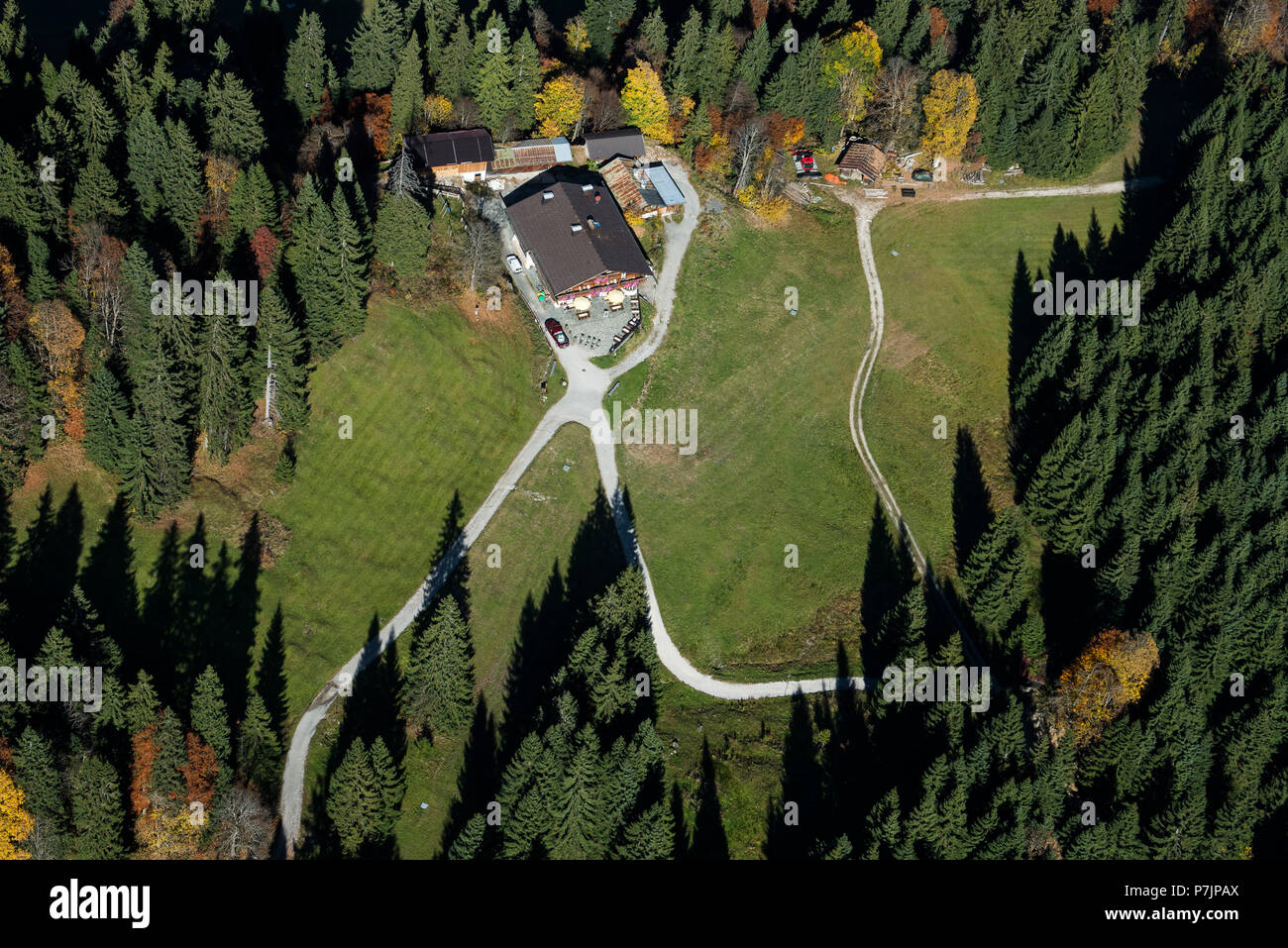 Bayernhaus restaurant de montagne sur le Hausberg près de Garmisch-Partenkirchen en automne, vue aérienne, bernois, Bavière, Allemagne Banque D'Images