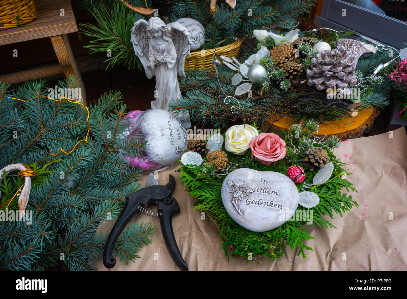 Art floral, décoration Grave Grave faire vous-même, l'arrangement grave Banque D'Images