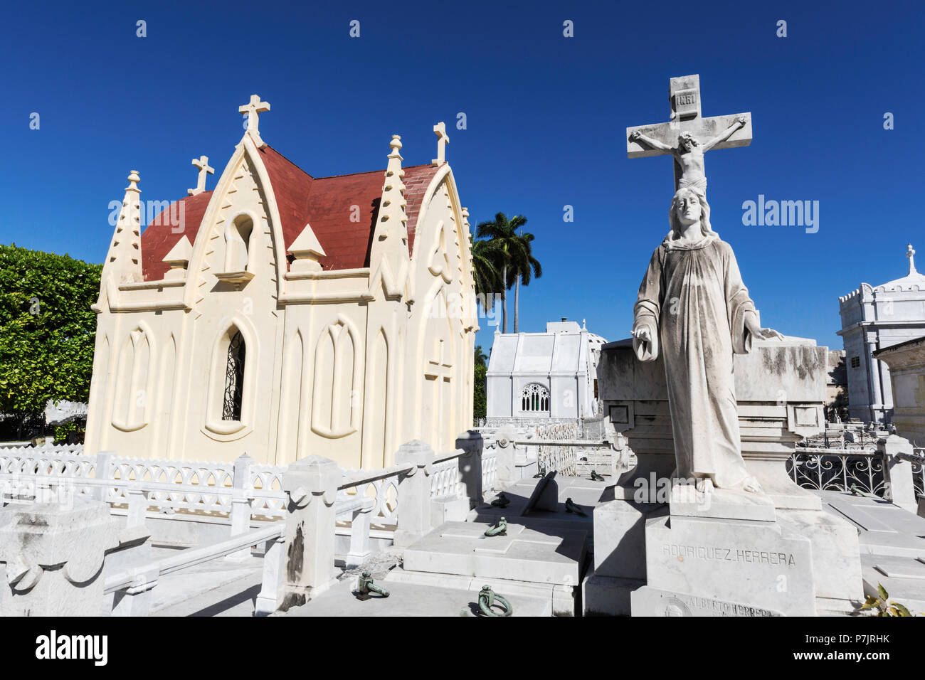 La tombe au Cementerio Cristóbal Colón, dans la Vieille Havane, Cuba. Banque D'Images