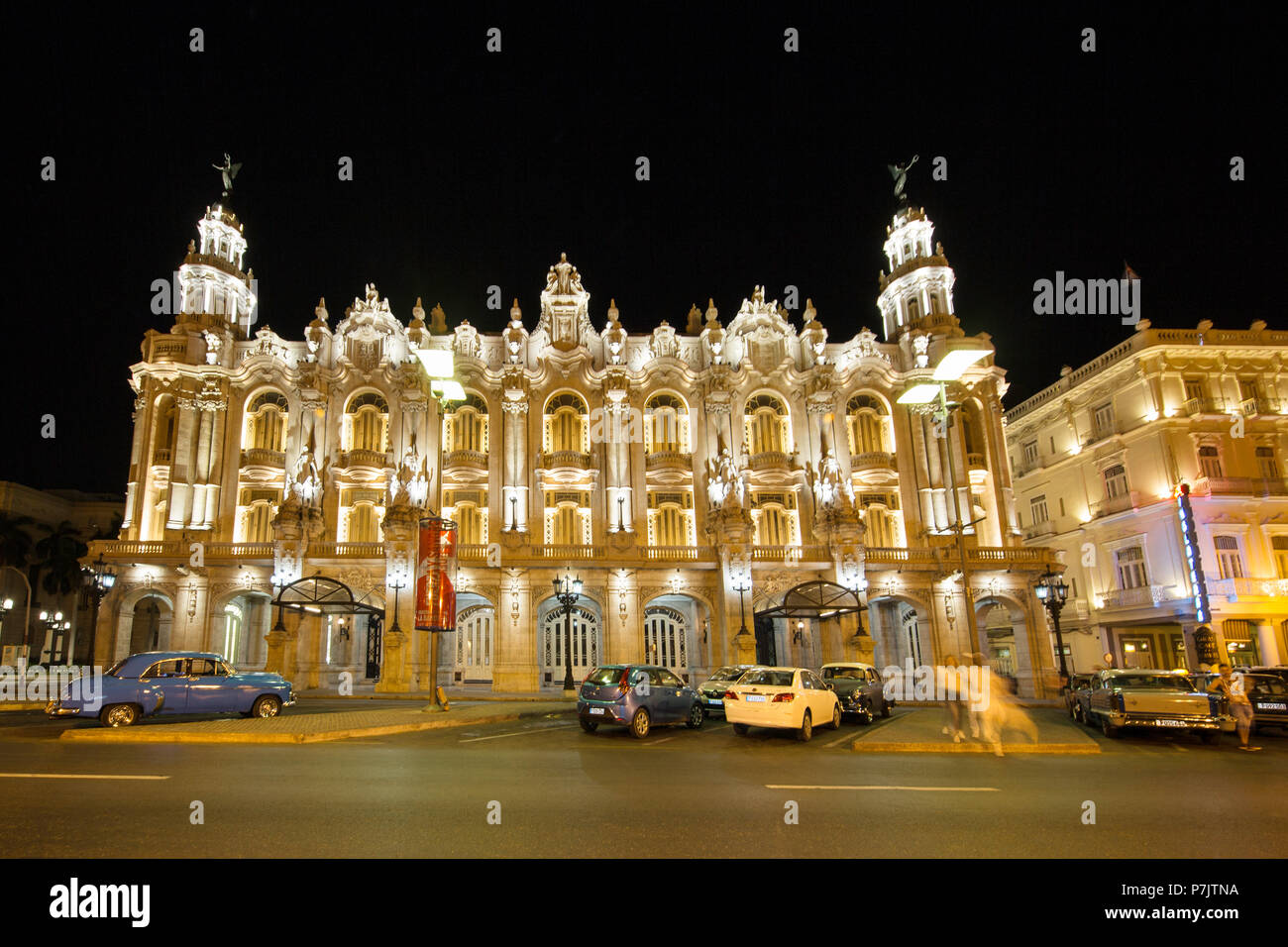 La photographie de nuit du Gran Teatro de la Habana, Cuba Banque D'Images