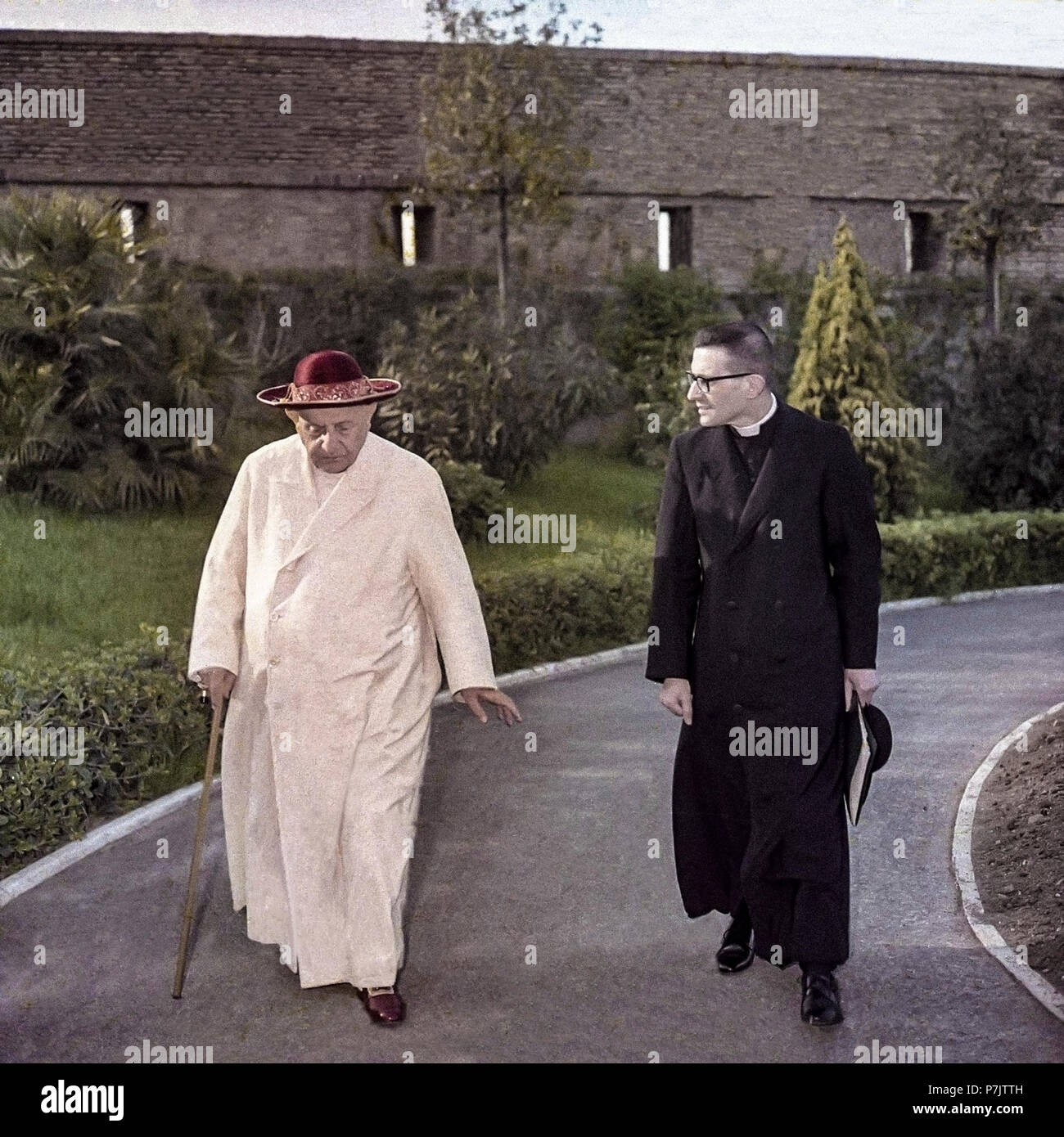 Jardin du Vatican le Pape Jean XXIII avec Monseigneur Capovilla Banque D'Images
