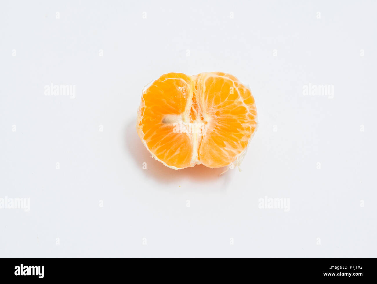Mandarine, orange sur fond blanc Banque D'Images