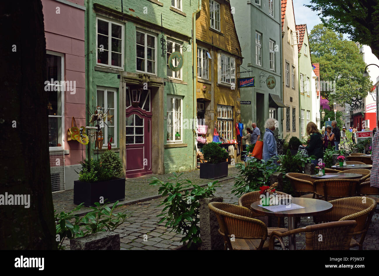 Allemagne, ville hanséatique de Brême, 'chnoorviertel' (le plus ancien quartier résidentiel de l'artiste et quart à Brême), 15e au 18e siècle, maisons de ville, Vieille lane avec magasins et bars, Banque D'Images