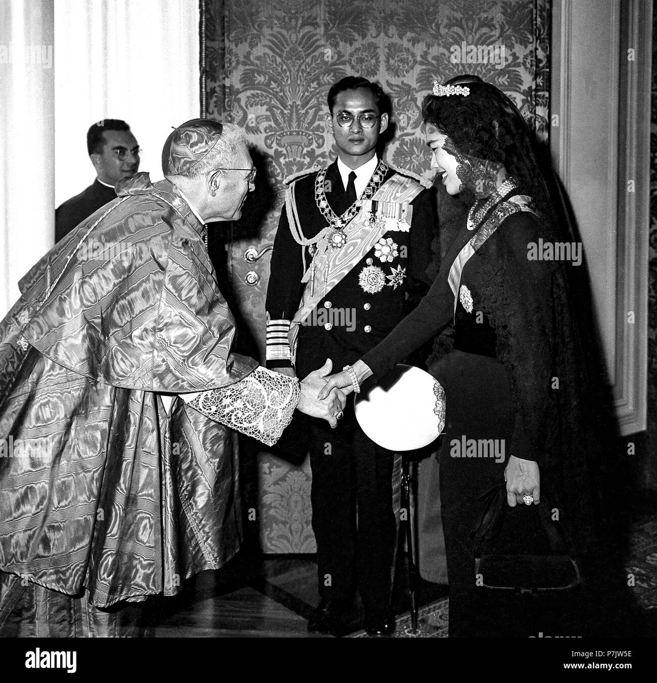 Vatican les Royals de la Thaïlande, Bhumibol Adulyadej et Sirikit Kitigakara, lors d'une visite au Pape Jean XXIII le 1 octobre 1960 Banque D'Images