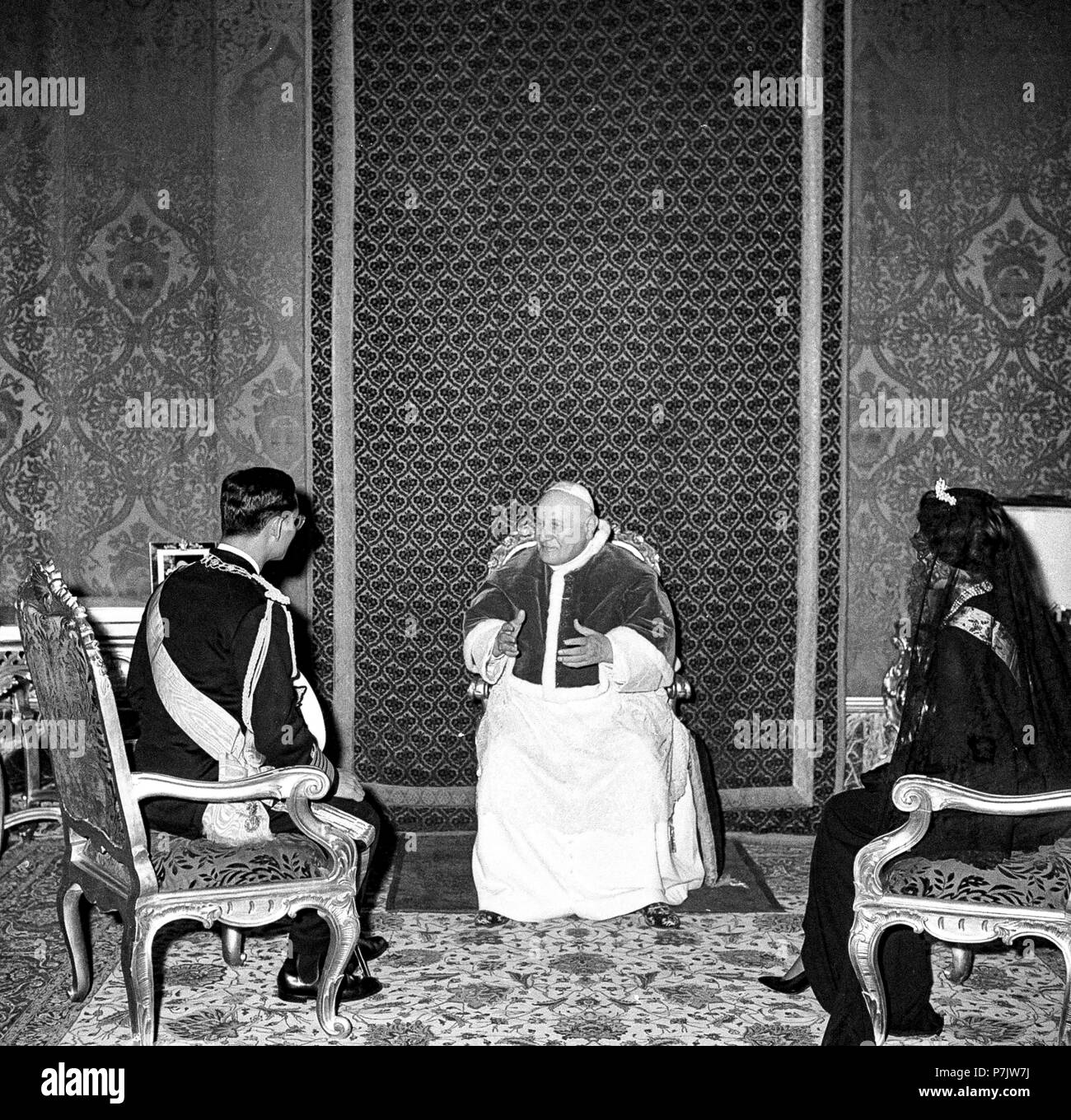 Vatican les Royals de la Thaïlande, Bhumibol Adulyadej et Sirikit Kitigakara, lors d'une visite au Pape Jean XXIII le 1 octobre 1960 Banque D'Images