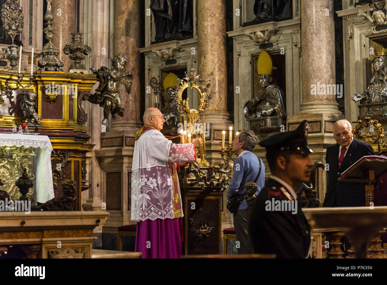Miracle de san gennaro Banque de photographies et d’images à haute