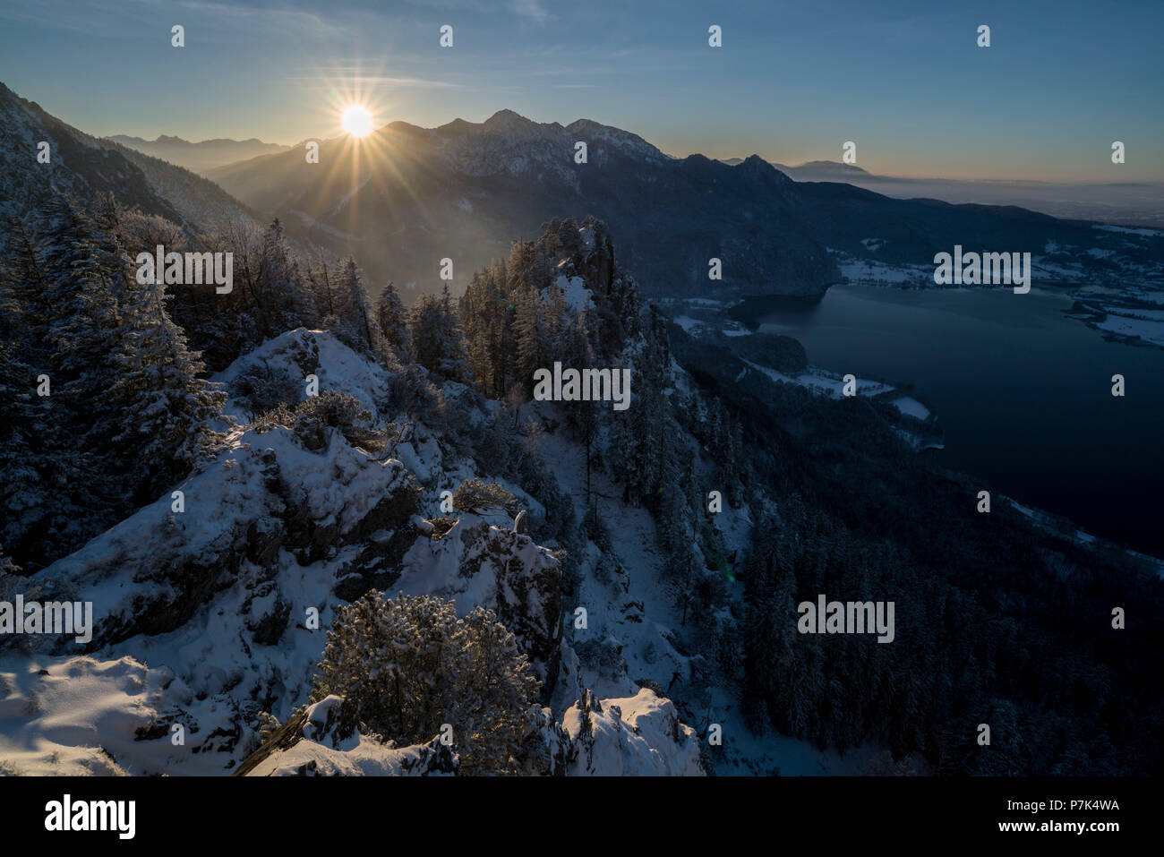 Soirée d'hiver sur l'Graseck avec vue d'Italia et le lac Kochelsee, Alpes bavaroises, Upper Bavaria, Bavaria, Germany Banque D'Images