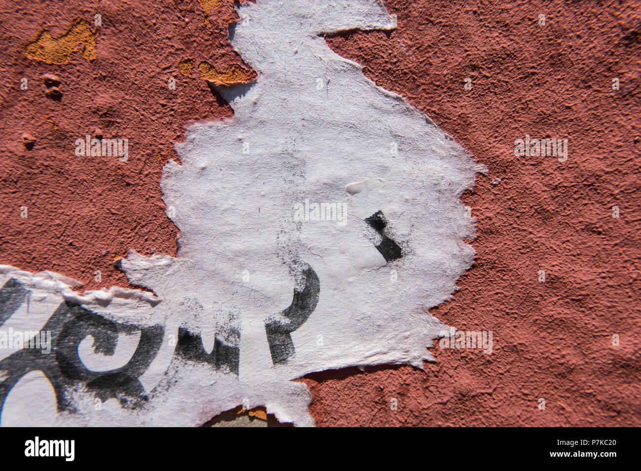 Gratuit Images Mur De Beton Rouge Use Avec Des Morceaux De Vieux Papier Dechire actualisé salutations