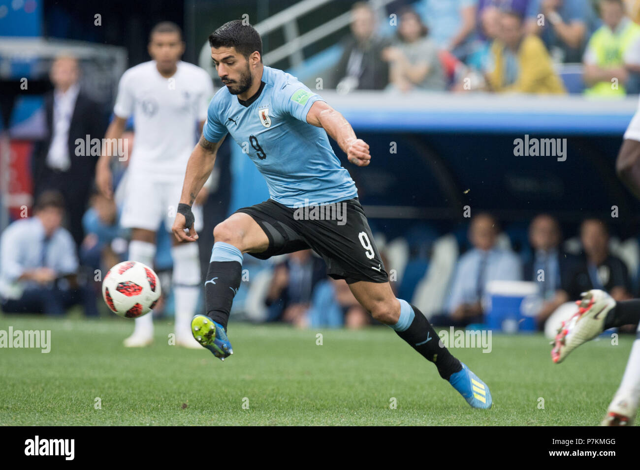 Nizhny Novgorod, Russie. 6e juillet 2018. Luis Suarez (URU) avec balle, individu avec ball, Action, plein la figure, de l'Uruguay (URU) - France (FRA) 0 : 2, quart de finale, match 57, le 06.07.2018 à Nizhny Novgorod ; Coupe du Monde de Football 2018 en Russie à partir de la 14.06. - 15.07.2018. | conditions dans le monde entier : dpa Crédit photo alliance/Alamy Live News Banque D'Images