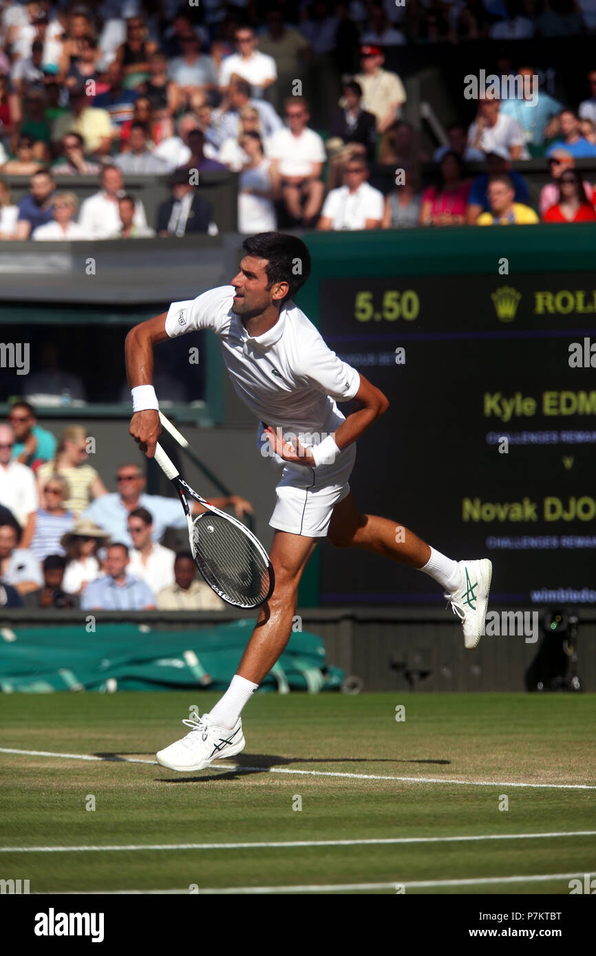 Londres, Royaume-Uni. 7 juillet 2018. Wimbledon Tennis : Novak Djokovic lors de son troisième match contre la Grande-Bretagne's Kyle Edmund sur le Court Central de Wimbledon aujourd'hui. Crédit : Adam Stoltman/Alamy Live News Banque D'Images