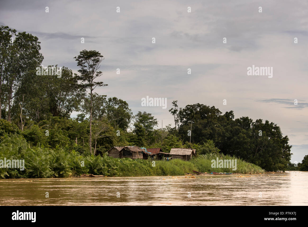 Village isolé à l'Alas à marée haute, Sumatra, Indonésie Banque D'Images