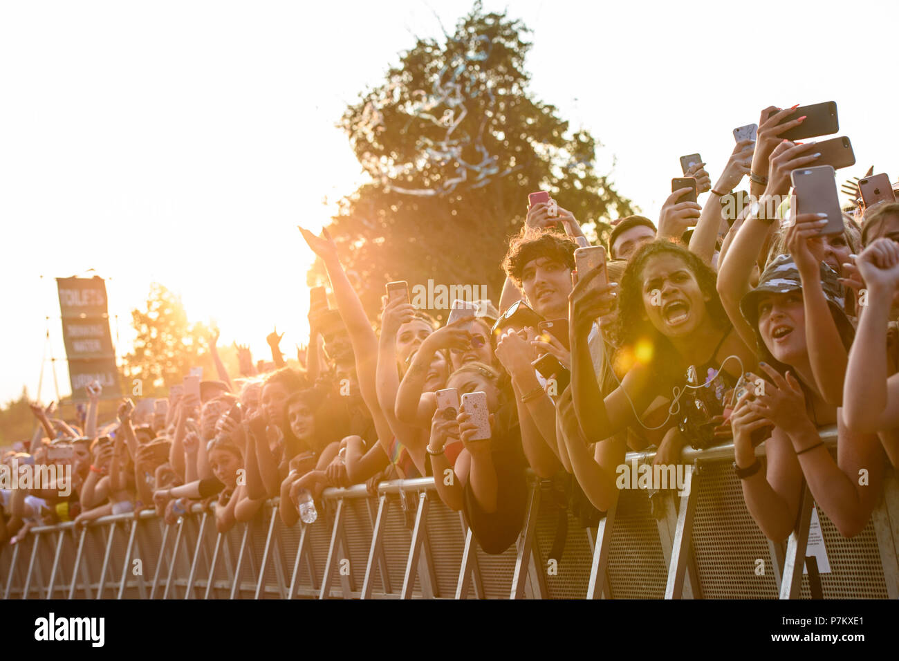 La foule regarder Poster Malone effectuant le premier jour du festival sans fil, à Finsbury Park, au nord de Londres. ASSOCIATION DE PRESSE Photo. Photo date : vendredi 6 juillet 2018 Banque D'Images