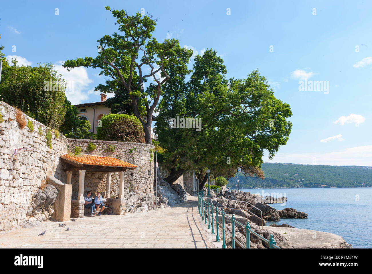 La Croatie, Istrie, Kvarner, Opatija, ville thermale, du bord de mer Lungomare, touristes, Banque D'Images
