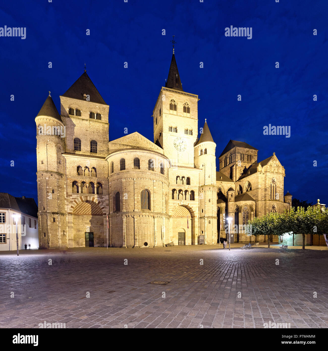 Allemagne, Rhénanie-Palatinat (Rheinland-Pfalz), Vallée de la Moselle, Trèves, cathédrale St Pierre et l'église Notre-Dame (Liebfrauenkirche) inscrite au Patrimoine Mondial de l'UNESCO Banque D'Images