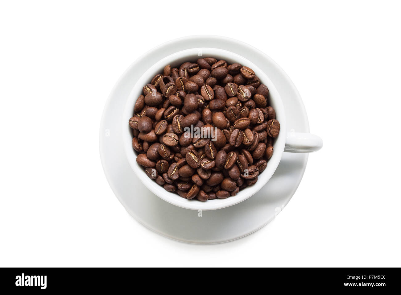 Une tasse de café en grains isolé sur un fond blanc. Banque D'Images