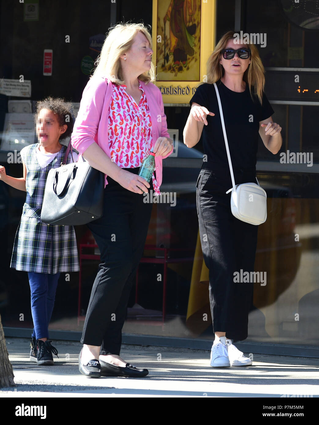 Ellen Pompeo et sa fille Stella Luna Pompeo Ivery aller sur une date avec des amis jouer avec : Ellen Pompeo, Stella Luna Pompeo Ivery Où : Los Angeles, California, United States Quand : 06 juin 2018 Source : WENN.com Banque D'Images