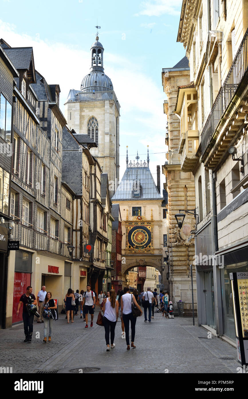 France, Seine Maritime, Rouen, rue du Gros Horloge, le Gros Horloge est une horloge astronomique datant du 16e siècle Banque D'Images