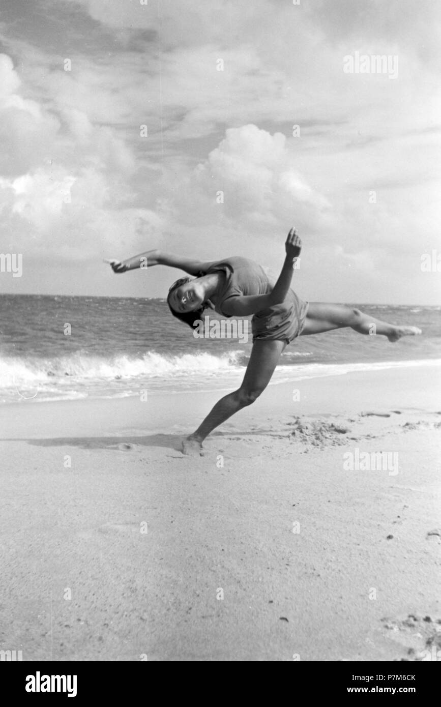 La danseuse Gret Palucca populaires en vacances sur Sylt, Allemagne 1930. Banque D'Images