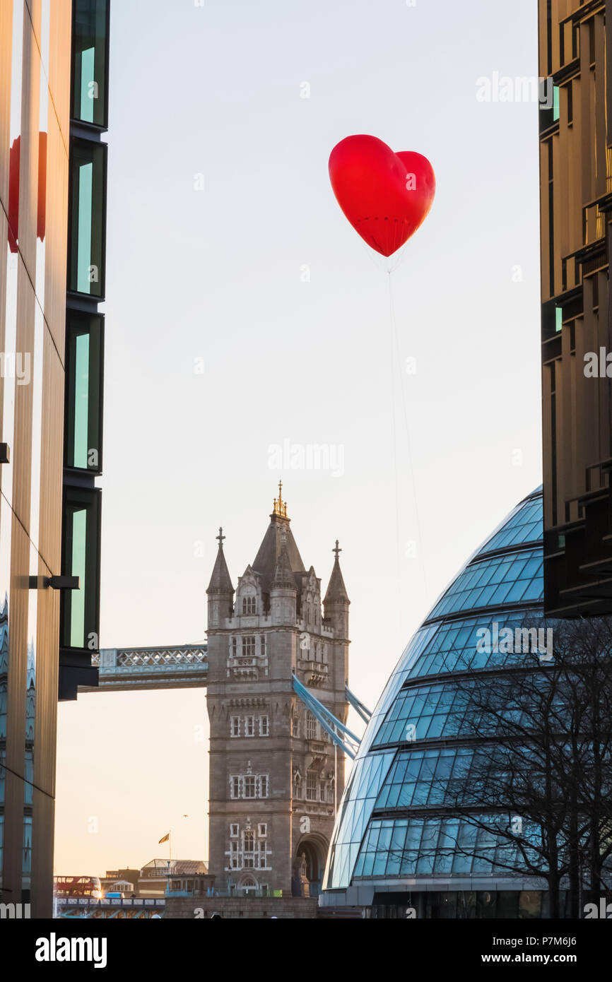 L'Angleterre, Londres, Southwark, London Bridge City, plus London Riverside Tower Bridge et bureaux Banque D'Images
