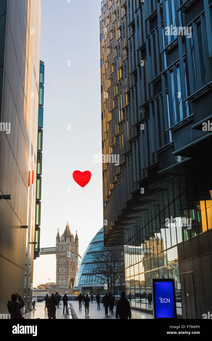 L'Angleterre, Londres, Southwark, London Bridge City, plus London Riverside Tower Bridge et bureaux Banque D'Images