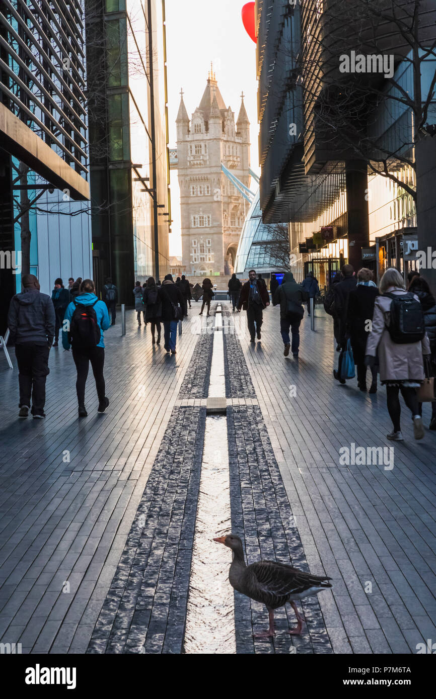 L'Angleterre, Londres, Southwark, London Bridge City, plus de place et le Tower Bridge Londres Banque D'Images