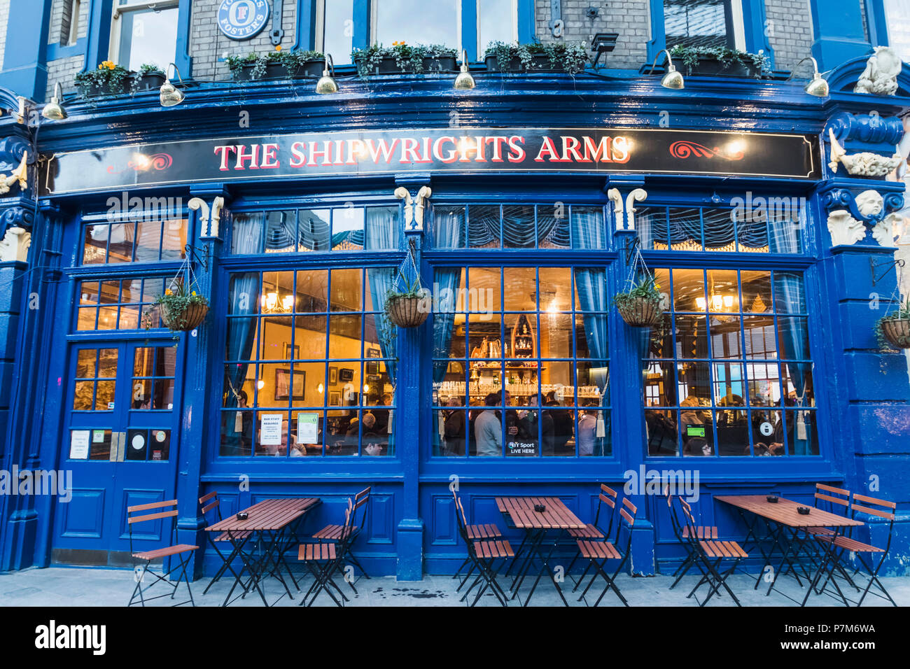 L'Angleterre, Londres, Southwark, London Bridge City, Tower Bridge, la pub reste Pommelers Banque D'Images