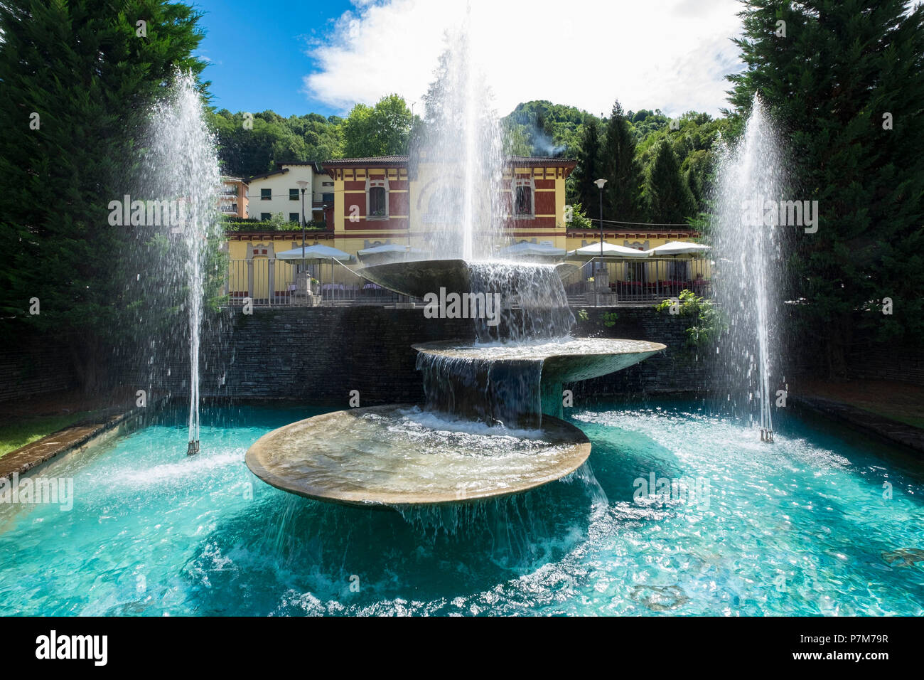 San Pellegrino avec son architecture art nouveau est l'une des plus importantes destinations touristiques de la vallée Brembana au nord de la province de Bergame en Italie Banque D'Images