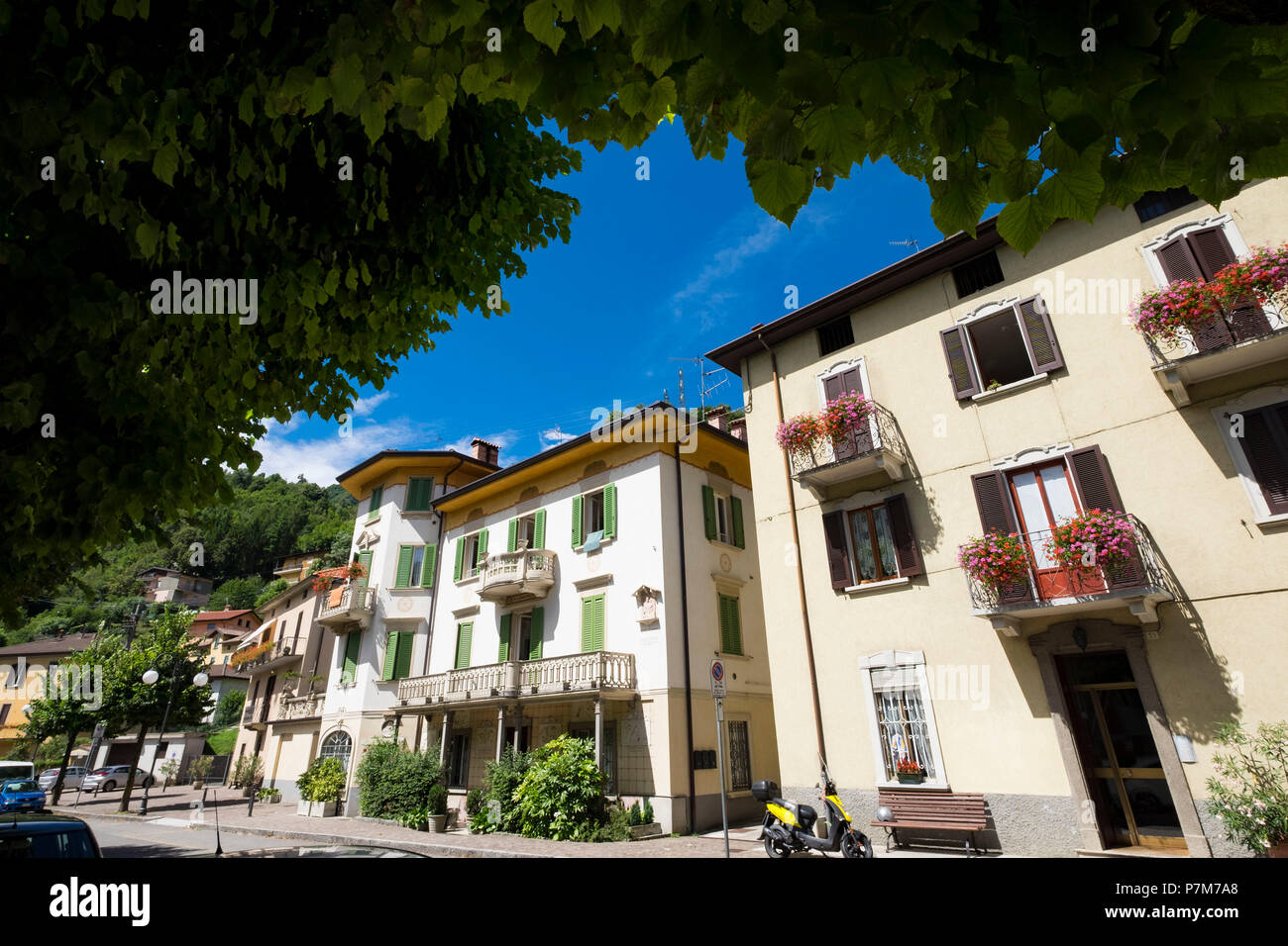 San Pellegrino avec son architecture art nouveau est l'une des plus importantes destinations touristiques de la vallée Brembana au nord de la province de Bergame en Italie Banque D'Images
