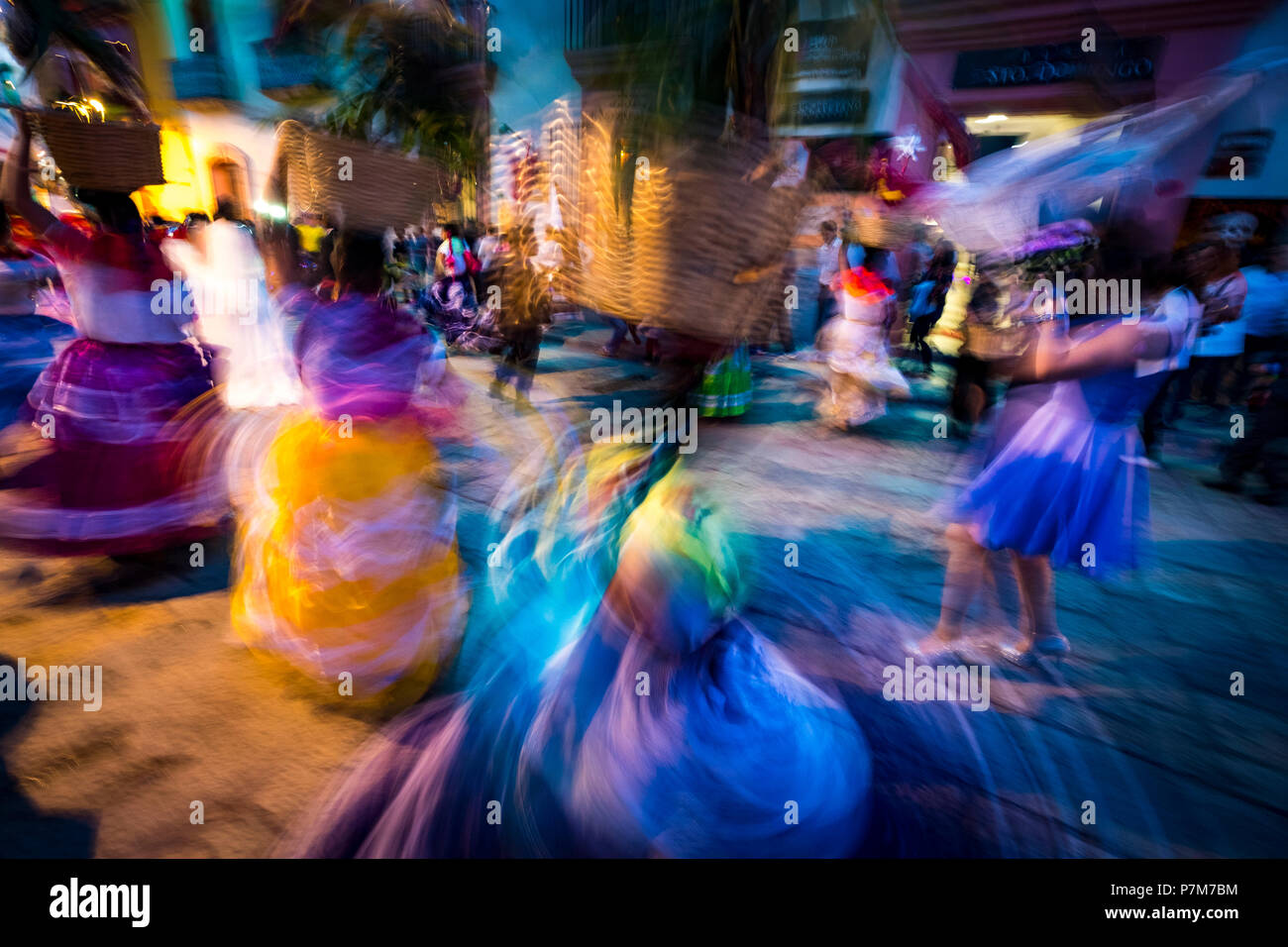 Danses traditionnelles plein de couleur dans l'Etat de Oaxaca au Mexique Banque D'Images