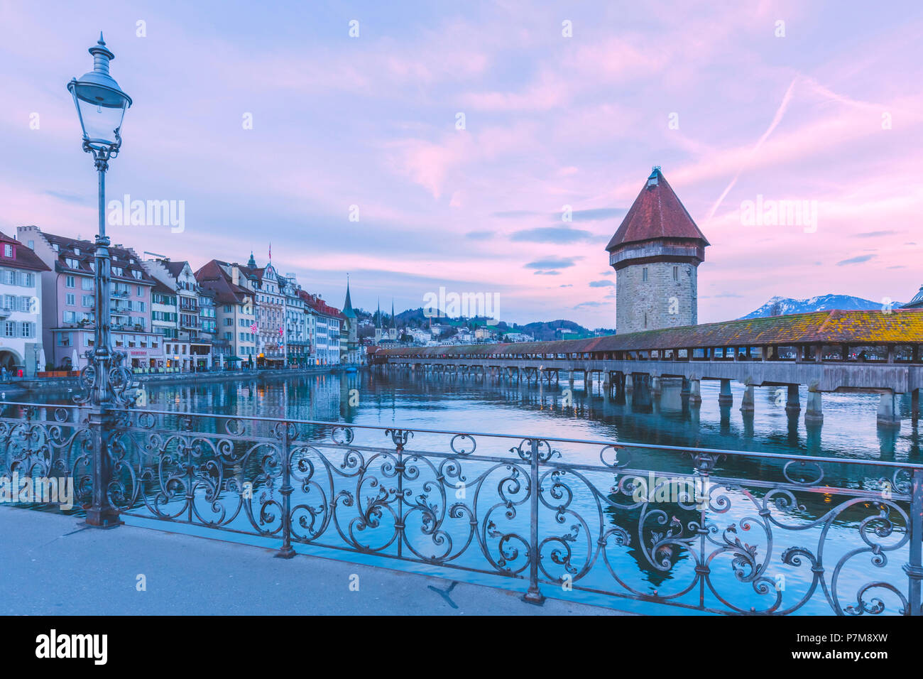 Ville de Lucerne et Lachapel Bridge au lever du soleil, Lucerne, Suisse Banque D'Images