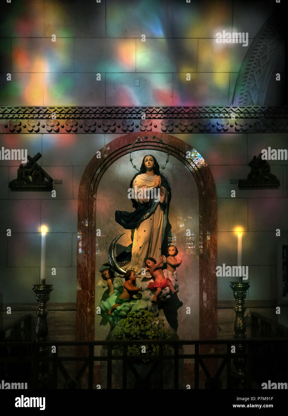 Madonna dans la Cathédrale de Manille, Intramuros, Manille Banque D'Images