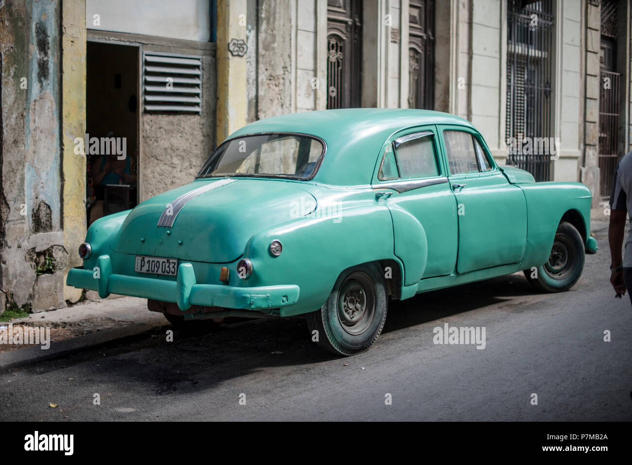 Voitures américaines classiques à La Havane, Cuba. Banque D'Images