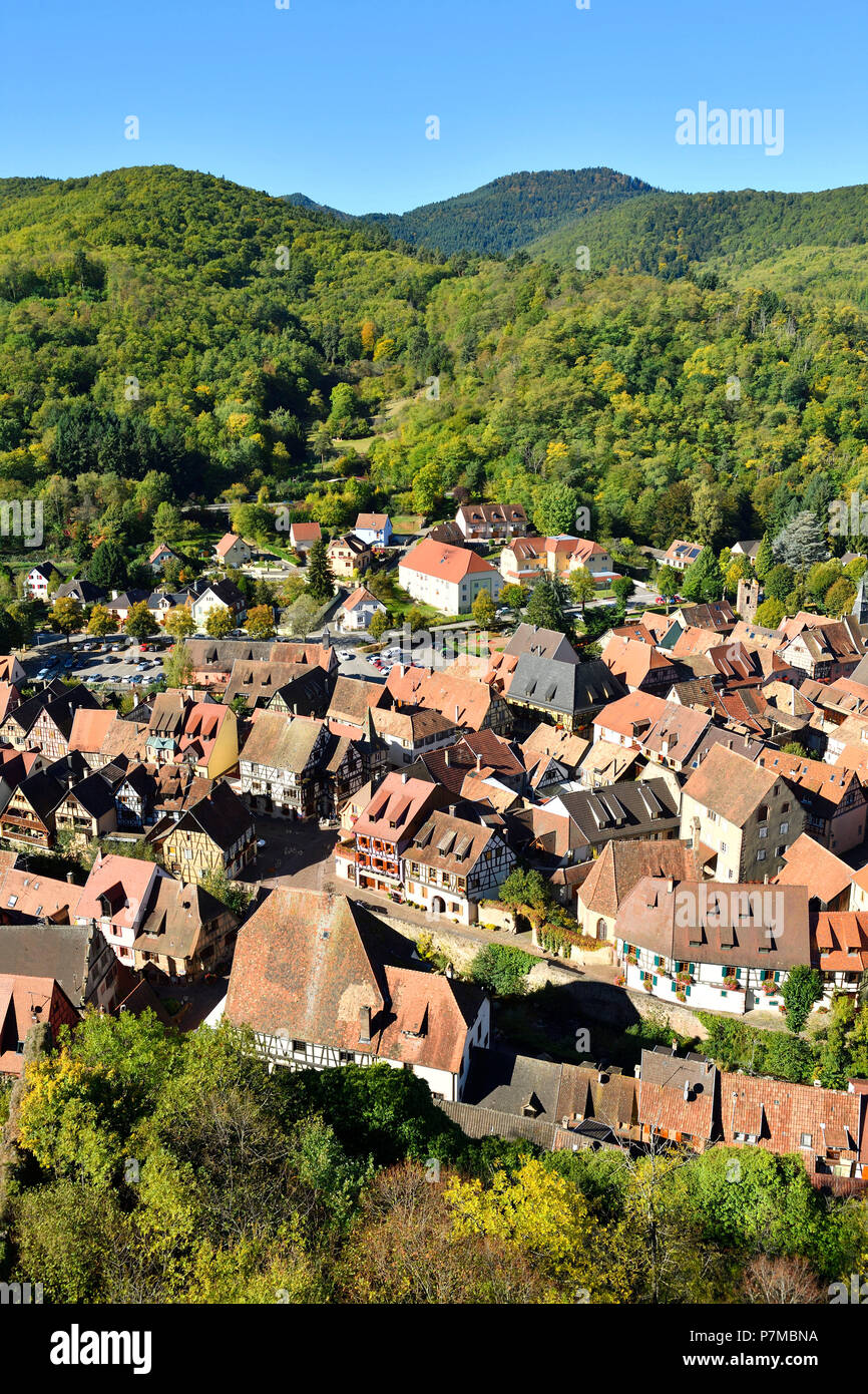 La France, Haut Rhin, Alsace Route des Vins, Kaysersberg, vue sur ville, de maisons à colombages Banque D'Images