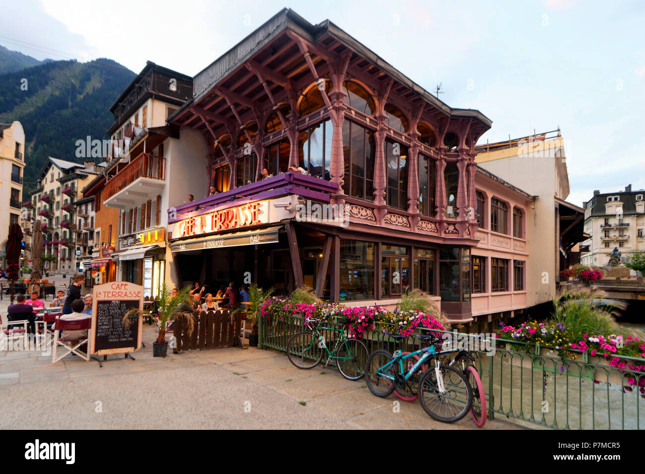 France, Haute Savoie, Chamonix ville traversée par l'Arve Banque D'Images